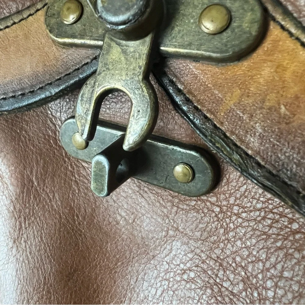 Tooled‎ Leather Crossbody Bag Vintage Western Clasp Appliqué Brown – Sz. OS